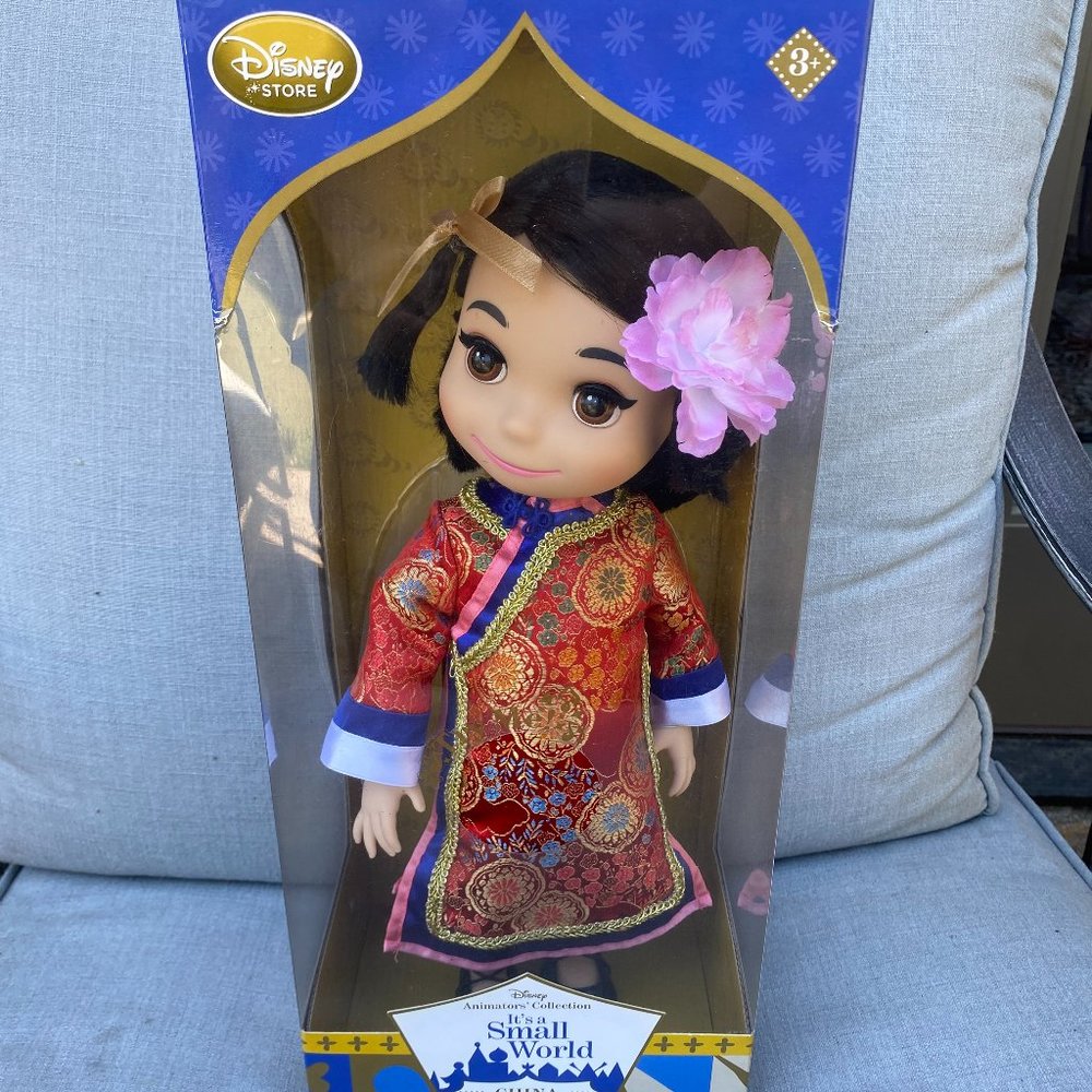 Disney Animators Collection It's A Small World CHINA Singing Doll RETIRED RARE